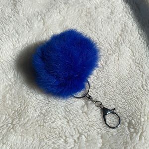 Bleu fake fur pompon key chain
